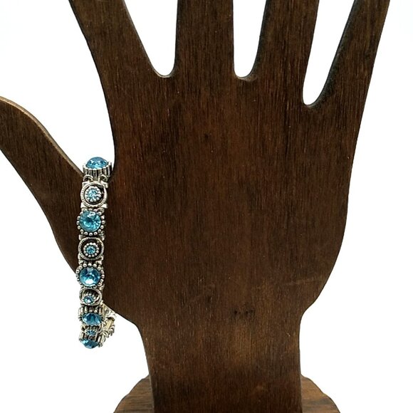 Soft Blue Faceted Crystal Glass Silver-tone Stretch Bracelet - Picture 11 of 15